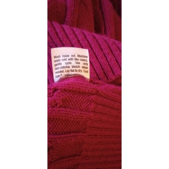 St. John's Bay Women's Size 1X Wine Cable Knit V-Neck Sweater - Picture 6 of 7